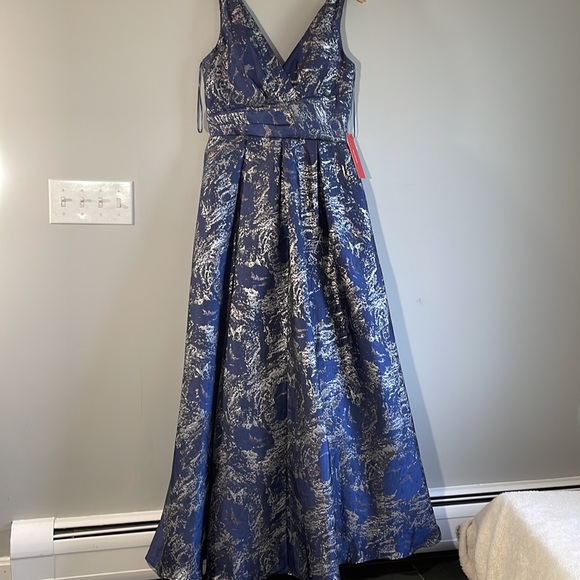 Carmen Marc Valvo Infusion Gown Sz 10 - Picture 4 of 15